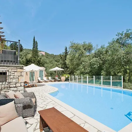 Villa Sleeps 8 Air Con Wifi Gimari