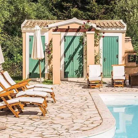 Sleeps 8 Air Con Wifi Villa *