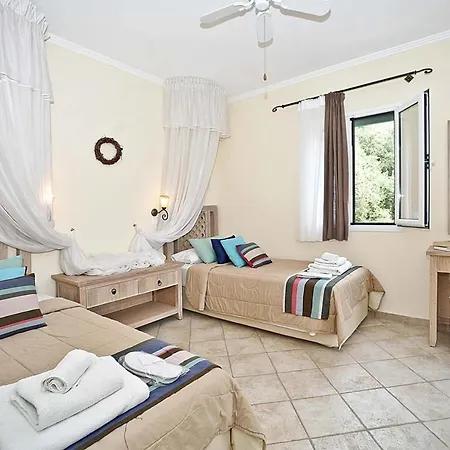 Villa Sleeps 8 Air Con Wifi *